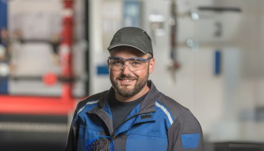 Karriere mit Führung und Weitblick – Vorschaubild mit inspirierendem Slogan für den Einstieg im Bereich Projektmanagement.