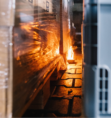 Flammenentwicklung bei einem praxisnahen Brandversuch zur Prüfung von Löschkonzepten