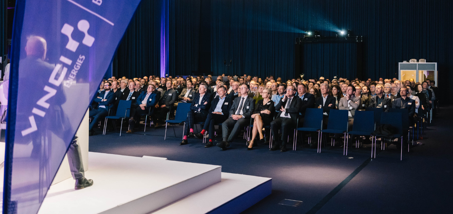 Teilnehmende beim Neujahrsempfang 2026 von VINCI Energies Building Solutions in der area3 in Dreieich, organisiert für Austausch und Networking