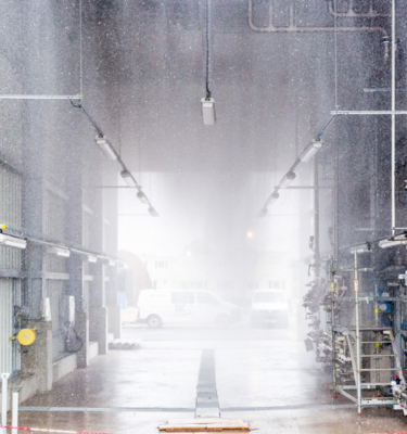 Auslösung einer Sprühwasserlöschanlage in einem Hallenbereich
