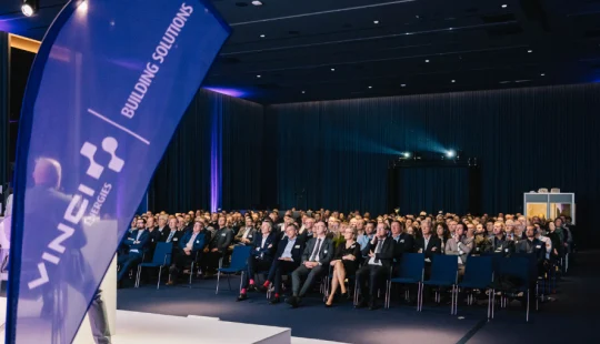 Vorschaubild: Gäste beim Neujahrsempfang 2026 von VINCI Energies Building Solutions Deutschland in der area3 in Dreieich