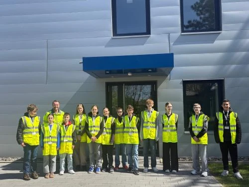 Gruppenfoto der Teilnehmenden beim Zukunftstag 2026 am Standort Sarstedt