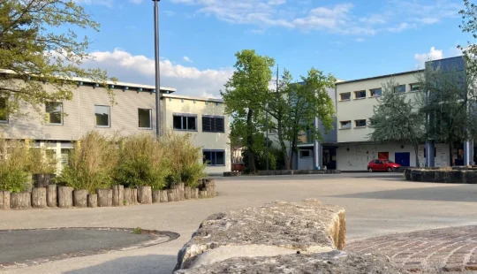 Schulhof der Martin-Niemöller-Schule mit BikeSchool